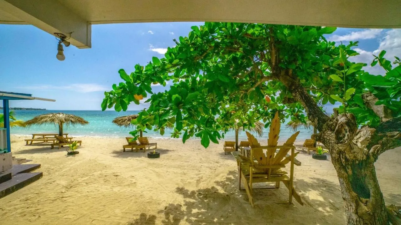 Tamboo Resort Νεγκρίλ 4*,