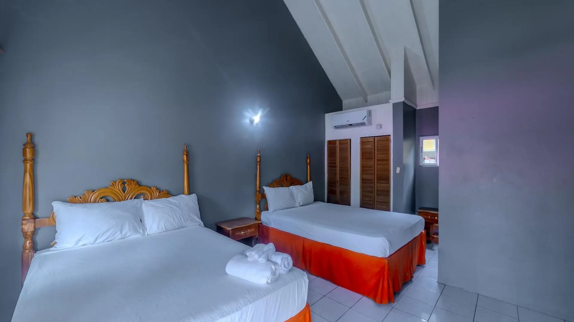 Tamboo Resort Νεγκρίλ 4*,